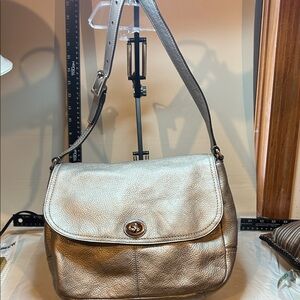 Elegant Coach Silver Shoulder Bag